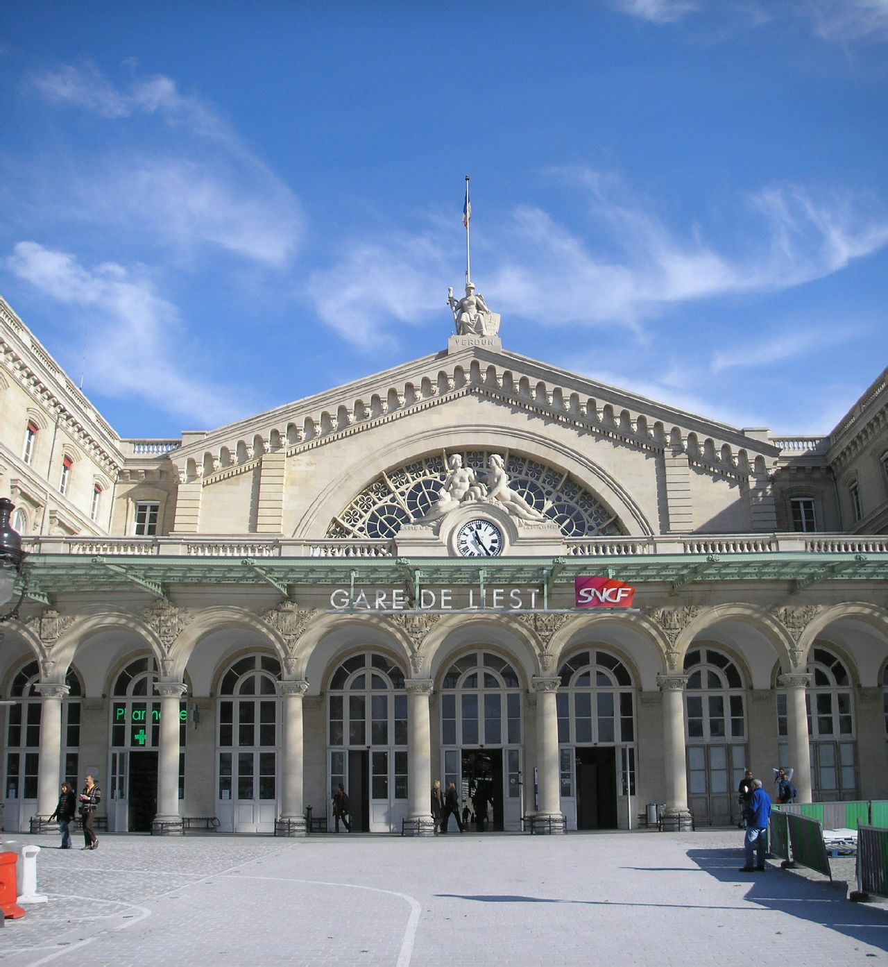 巴黎东站(gare de paris-est),位于法国首都巴黎,是巴黎的七大火车站
