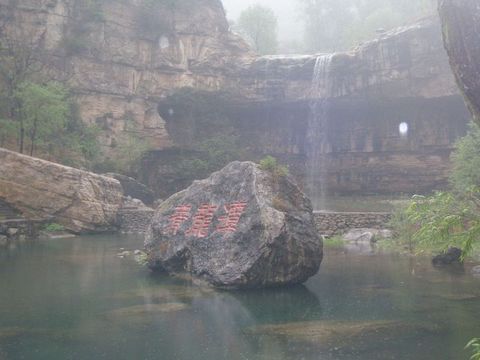 水之澄清而闻名京,津,共有青龙潭,青龙殿,珠帘瀑布,水上漂流,蝴蝶谷