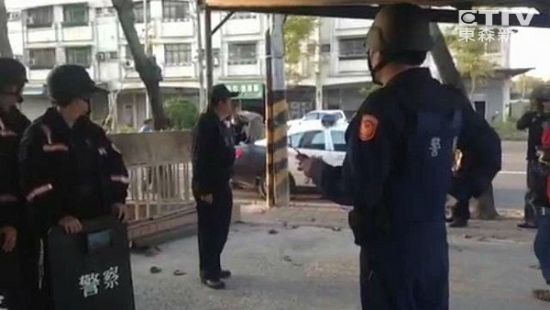 2015年2月11日下午,高雄监狱发生挟持狱警事件,6名罪犯持有4把长枪,6