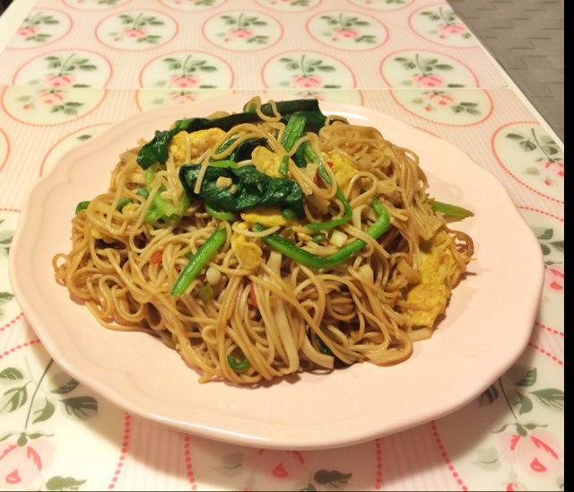 菠菜鸡蛋炒面