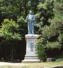 770年(神护景云四年),称德天皇去世后,大伴家持就任左中弁兼中务大辅
