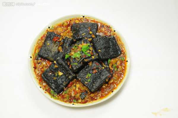 臭豆腐(stinky tofu),中国传统特色小吃,在各地的制作方式,食用方法均