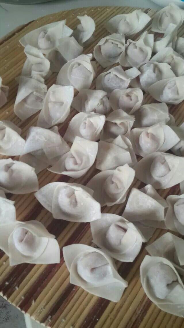 精 看我包的元宝馄饨