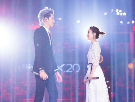 吴亦凡拥抱赵丽颖是什么情况?