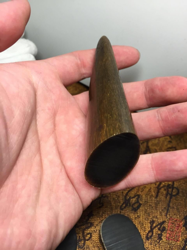 大家看看这样的金皮老料犀牛角品质如何!可以值多少?