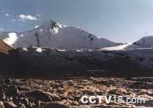 各拉丹冬位于格尔木市唐古拉山乡境内.唐古拉山脉最高峰.