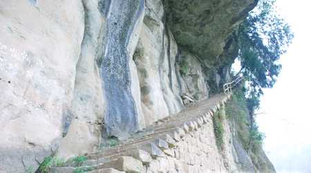 谋道镇位于利川市西北部,地处鄂西南边陲,扼鄂西渝东咽喉,素有"东据