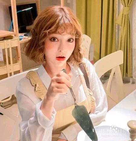 这些波波头卷发短发发型 助你变身可爱美眉!
