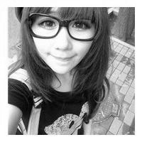 女生戴眼镜框qq头像黑白