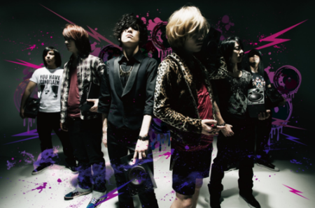 日本电子核乐队fear,and loathing in las vegas的主唱叫什么?